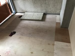 東京都品川区東中延のマンションにて、置床工事を行いました。