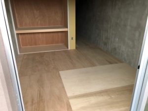 神奈川県厚木市の集合住宅にて、置床工事を致しました。