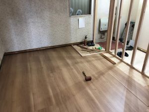 東京都杉並区のマンションにて、置床工事を致しました。