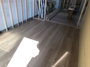 東京都杉並区のマンションにて、置床工事を致しました。