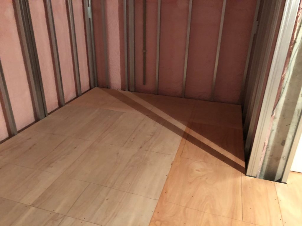 東京都大田区田園調布にて、地階の床リフォーム 置床工事を行いました！