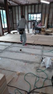 群馬県前橋市の飲食店にて、MP工法（フクビ）床リフォーム、 置床工事を行いました。
