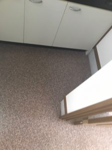 東京都八王子市のアパートにて、床リフォーム・天井クロス貼替工事を行いました！