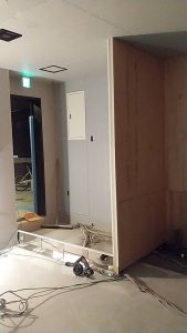 神奈川県横浜市鶴見区のマンションテナントにて、床・壁・天井の一括請負工事を行いました！
