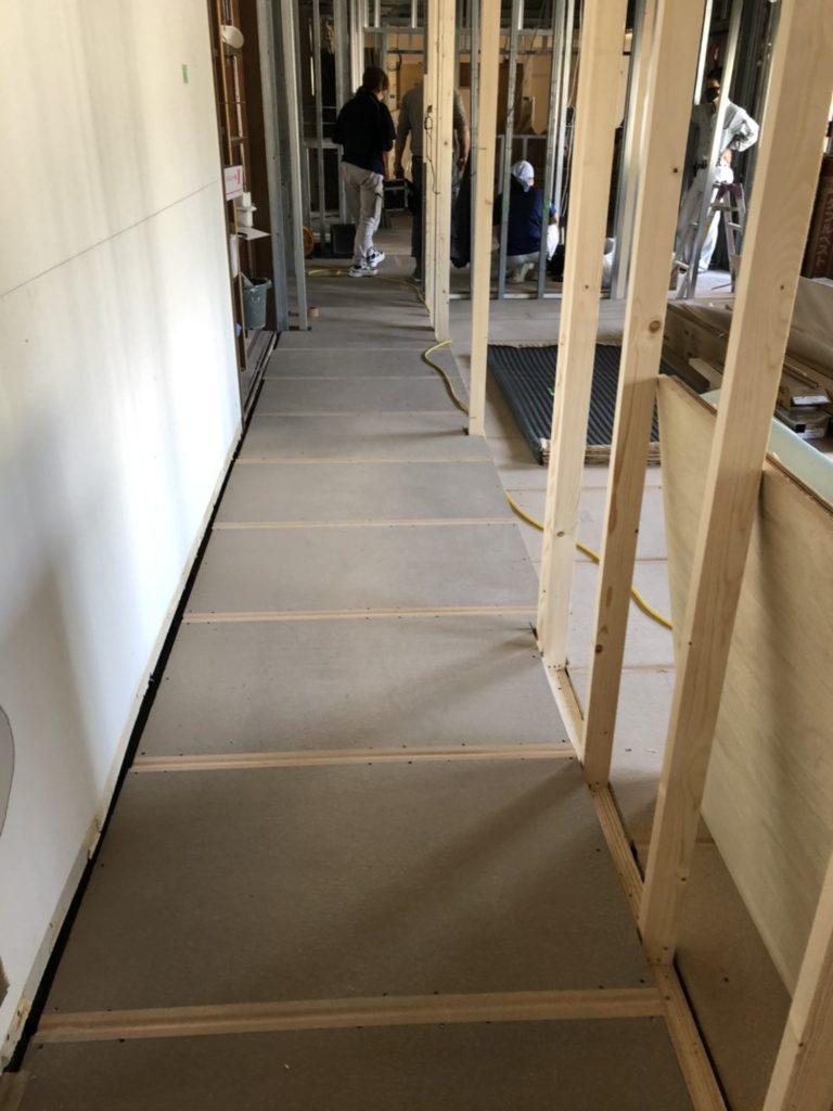 神奈川県横浜市旭区の寺院の改修工事に伴い、置床工事を行いました。（フクビ化学工業フリーフロアCP、フリーフロアEP）