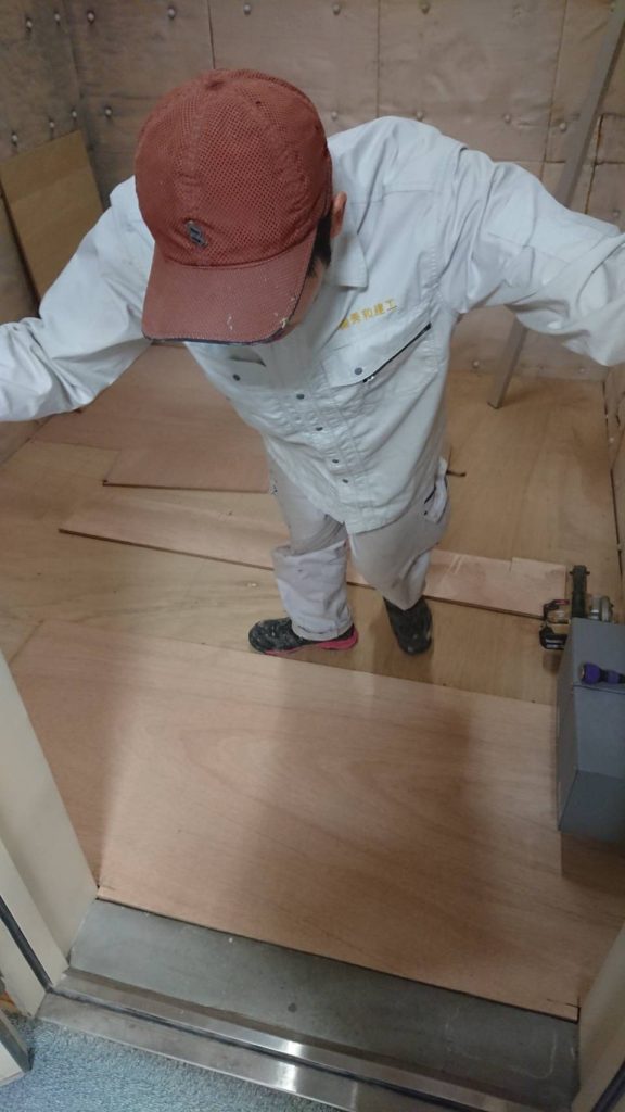 神奈川県横浜市港南区の施設にて、置床工事を行いました。【秀和建工】