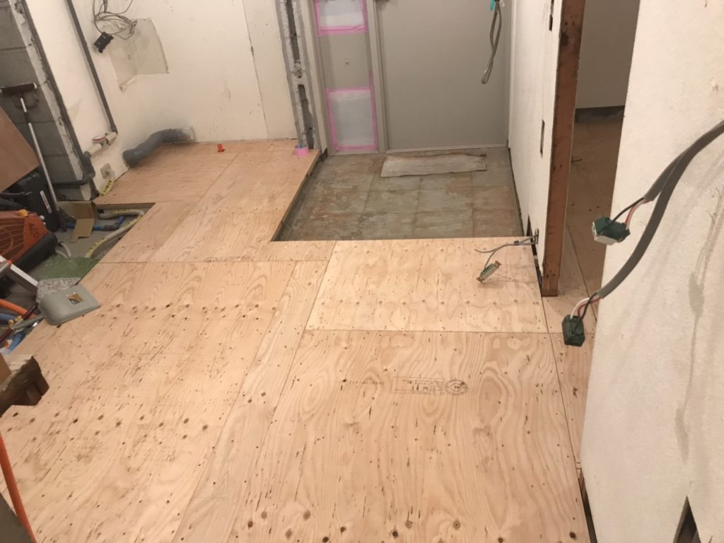 東京都港区のマンションにて、内装リフォームとして置床工事を行いました。（フクビ化学工業フリーフロアCP）