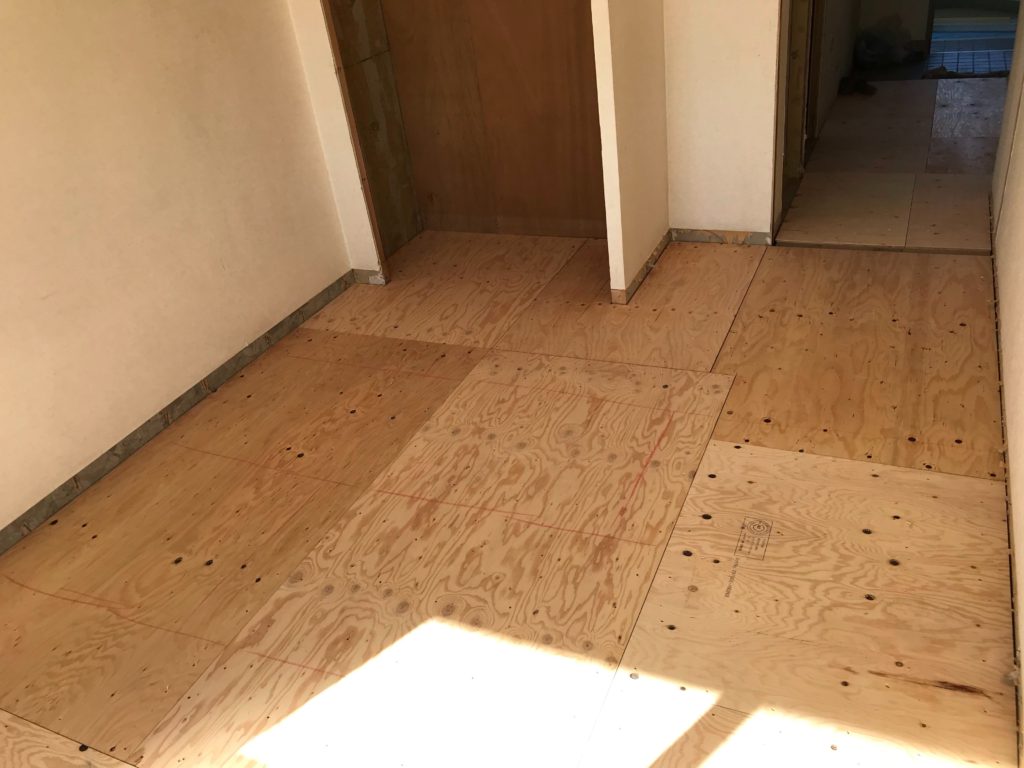 神奈川県海老名市のマンションにて内装リフォーム置床工事を行いました。（フクビ化学工業フリーフロアCPR）