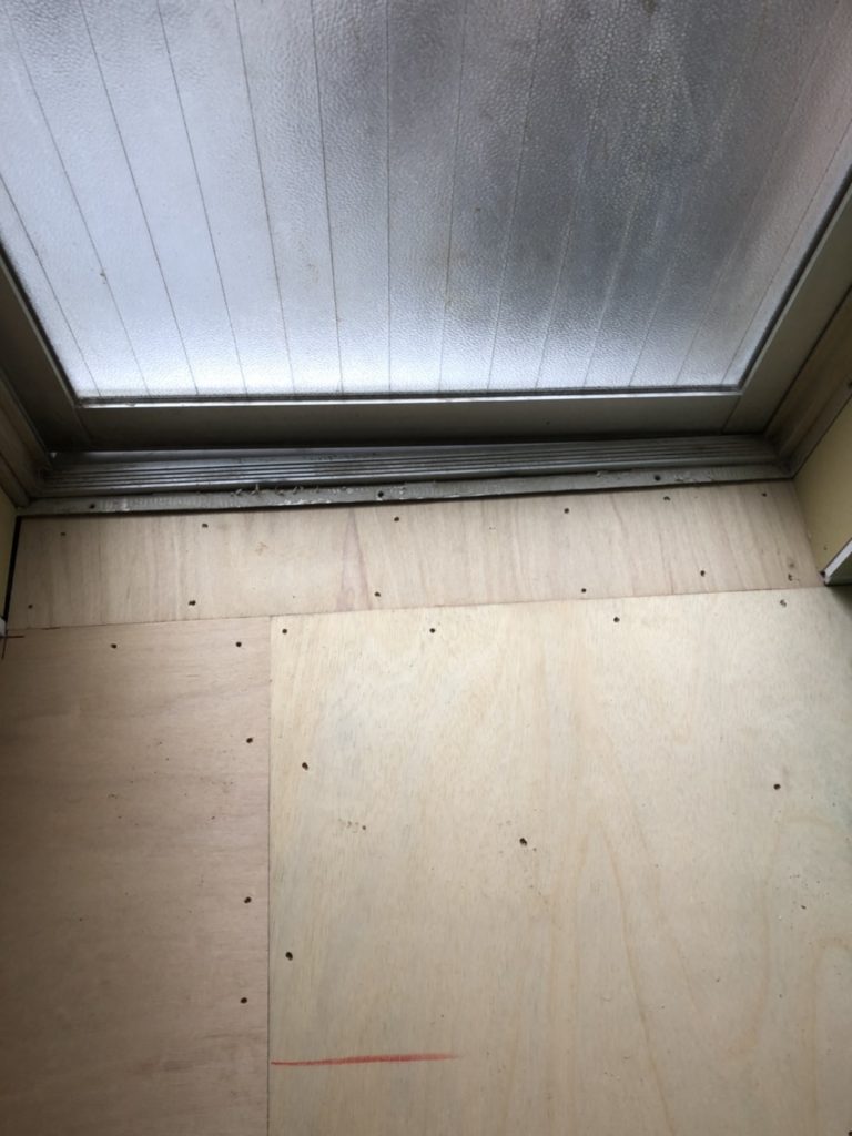 東京都大田区にマンションにて、内装リフォーム置床工事を行いました。（フクビ化学工業フリーフロアCP）
