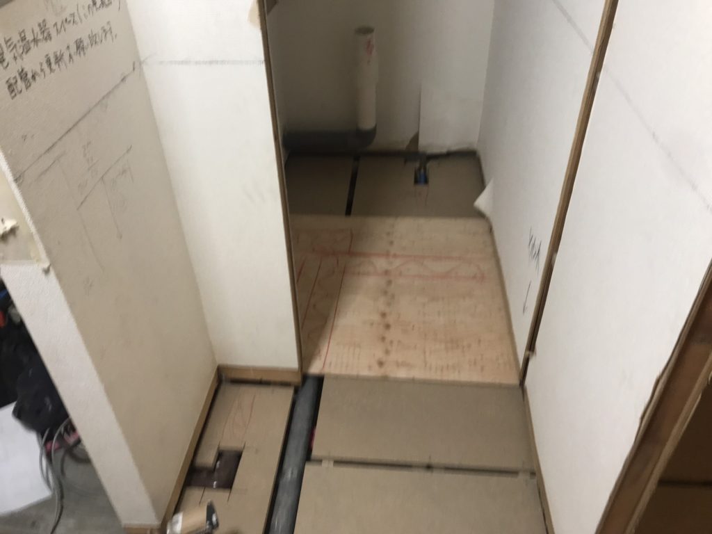 東京都品川区のマンションにて、置床工事を行いました。（フクビ化学工業フリーフロアCP）