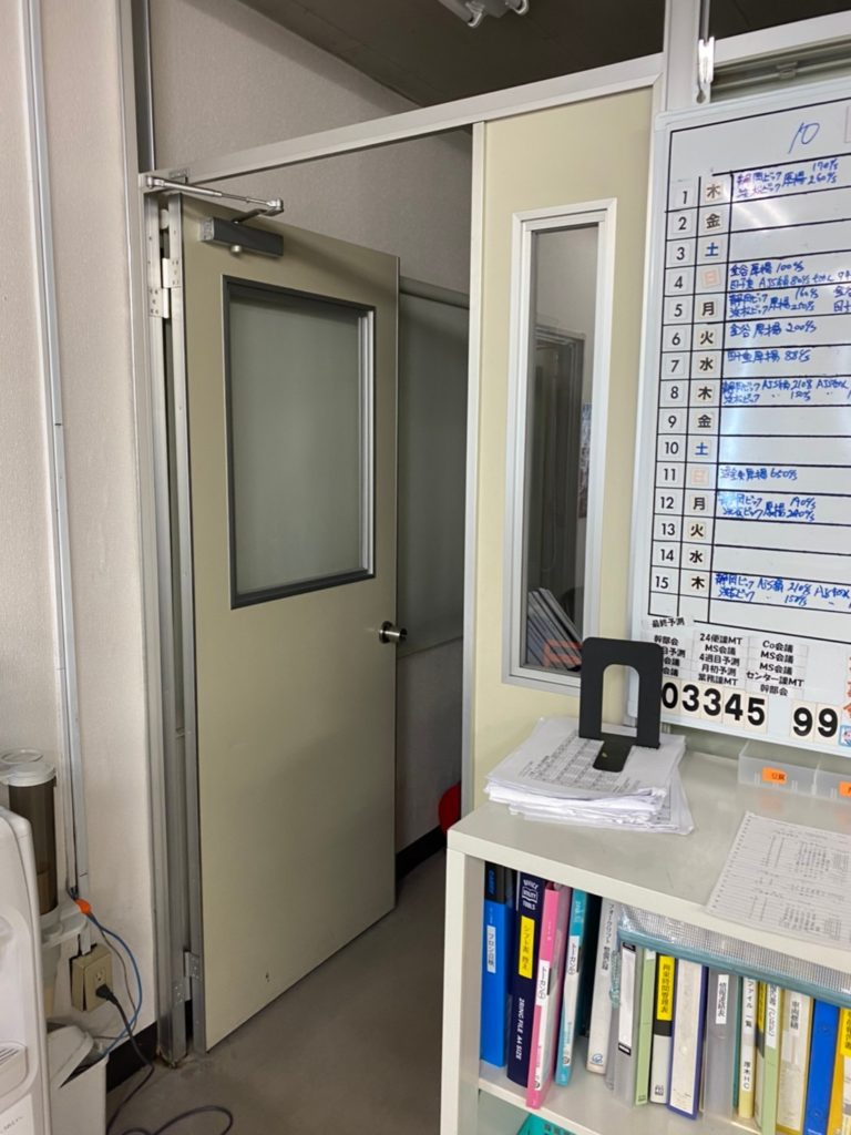 神奈川県厚木市の食品冷蔵物流倉庫内の事務所にて、結露対策工事を行いました。（ネオマフォーム）
