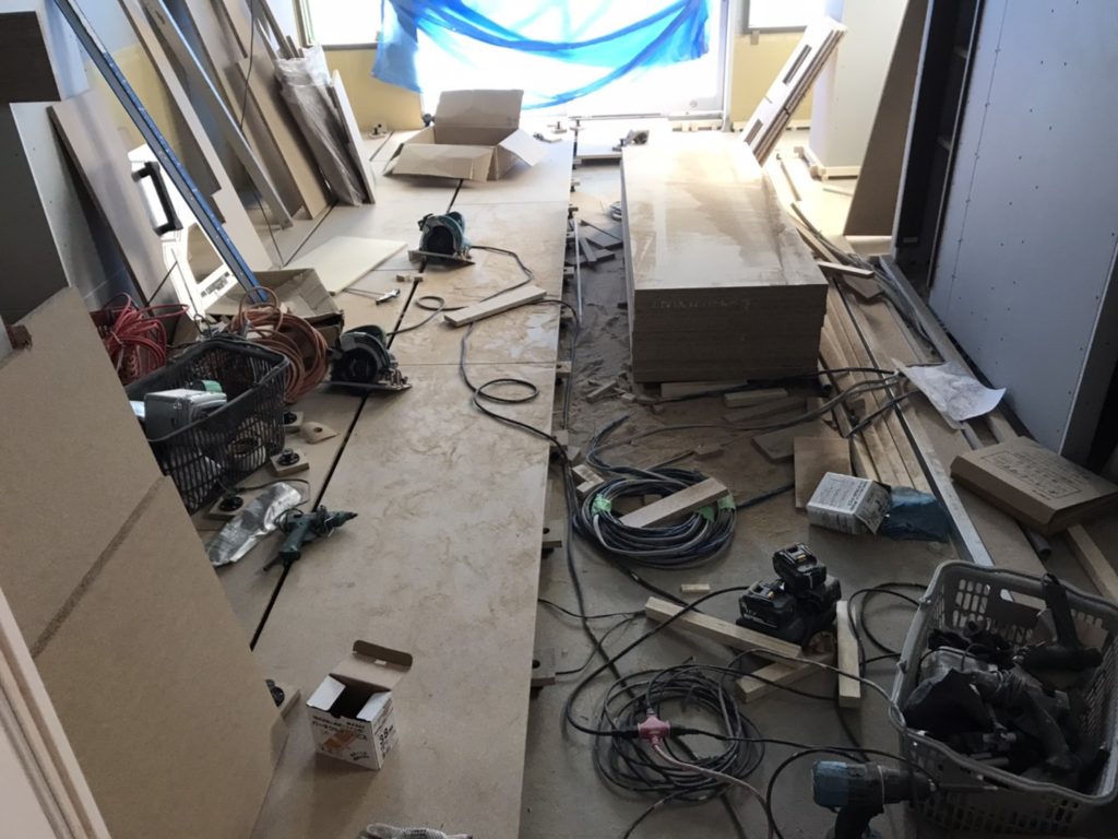 東京都中野区の新築戸建住宅にて、置床工事を行いました。（フクビ化学工業フリーフロアCPF）