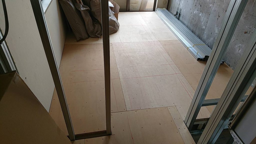 東京都新宿区のマンションにて、置床工事を行いました。（乾式二重床）【秀和建工】