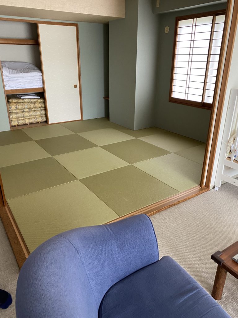 静岡県伊東市のホテルにて、低床工事を行いました。（フクビ化学工業床プラ木レン）【秀和建工】