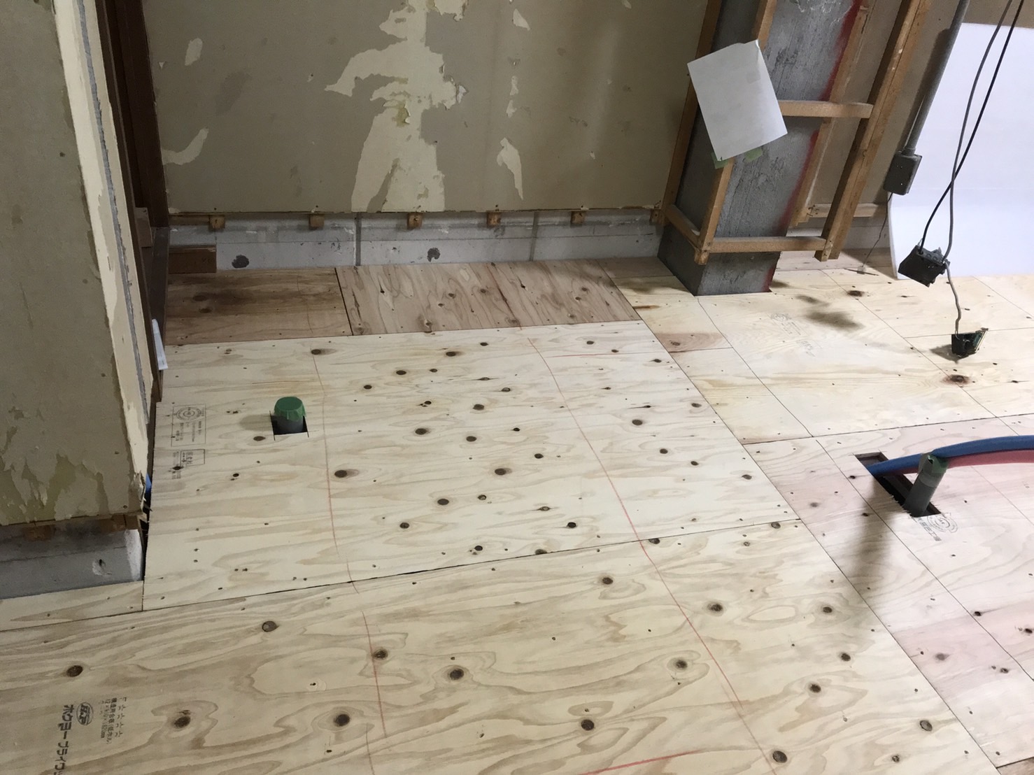 東京都文京区の戸建住宅にて、置床工事を行いました。（フクビ化学工業フリーフロアＥＰ）【秀和建工】