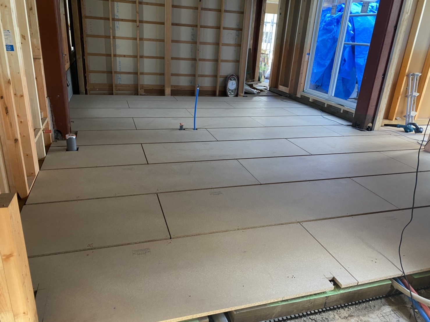 神奈川県厚木市の戸建住宅にて、置床工事を行いました。（フクビ化学工業フリーフロアＣＰ、フリーフロアＥＰ）【秀和建工】