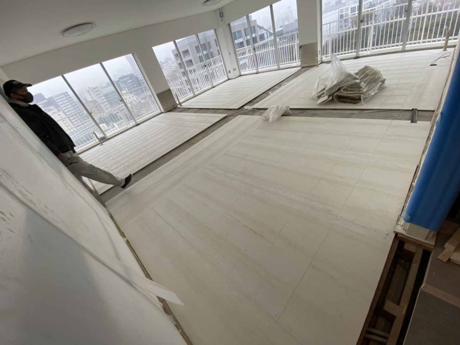 東京都港区のマンションにて、床補強、防音、置床工事を行いました。（乾式二重床、万協エコボード、グラスウール）【秀和建工】
