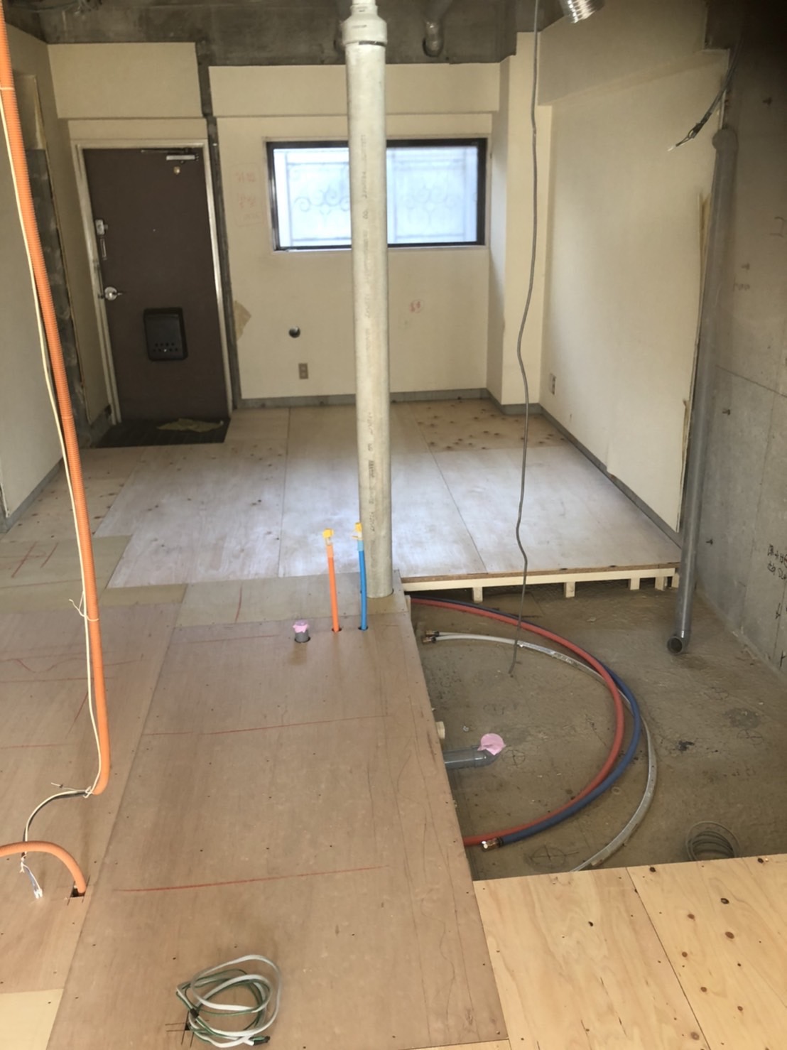東京都世田谷区のマンションにて、置床工事を行いました。（フクビ化学工業フリーフロアＣＰ）【秀和建工】