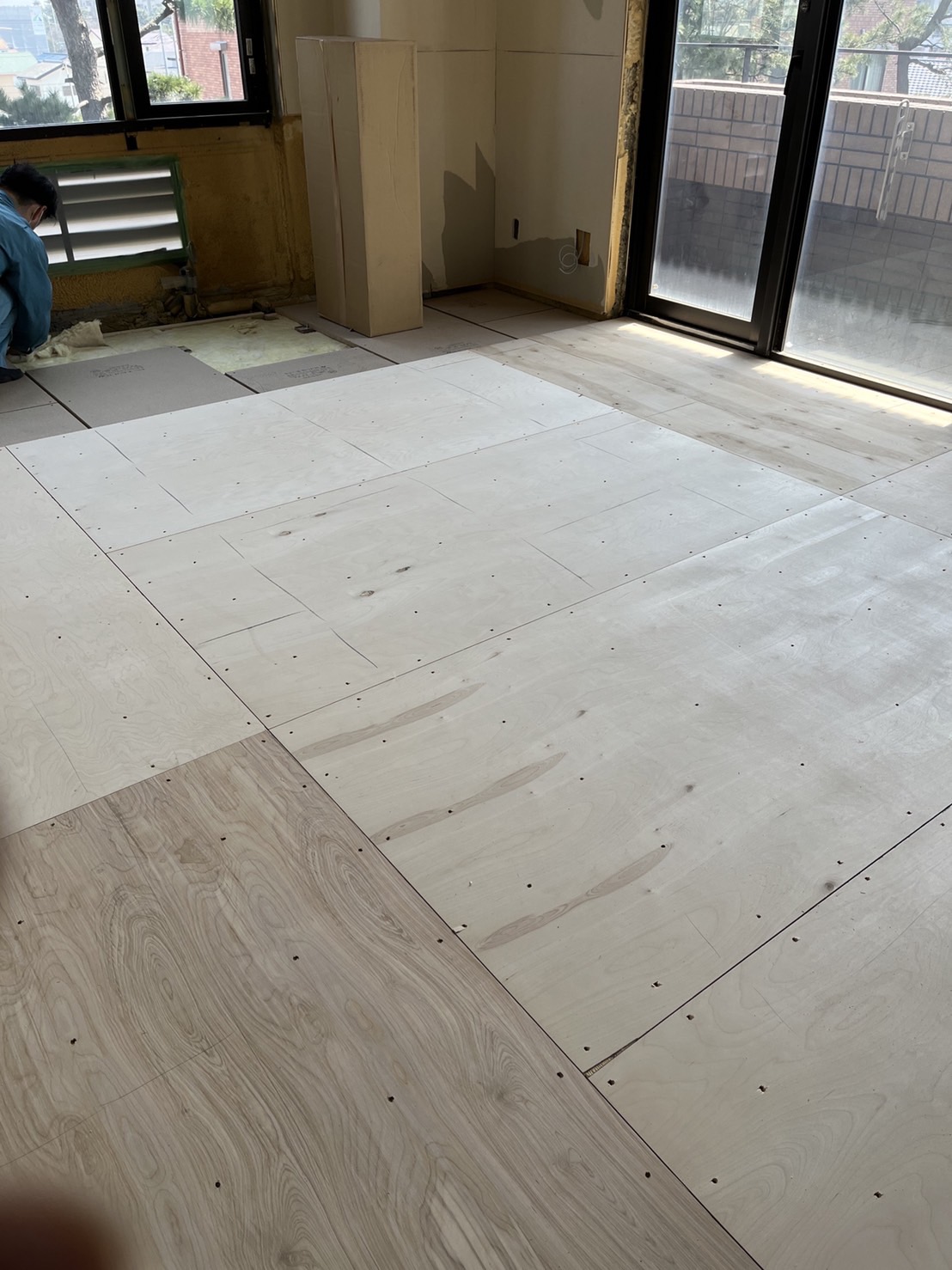 神奈川県平塚市のマンションにて、置床工事を行いました。（乾式二重床）【秀和建工】