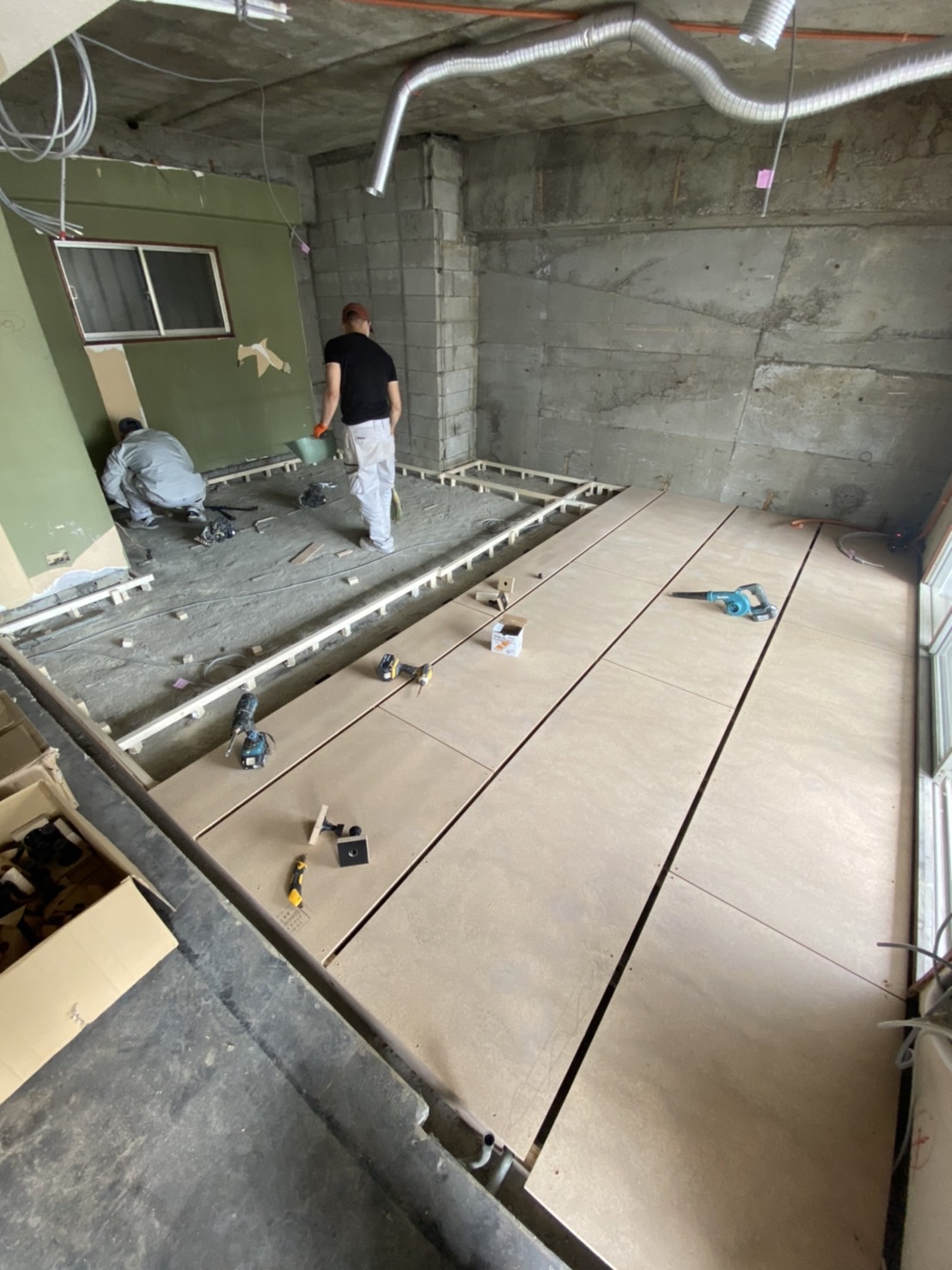 東京都港区のマンションにて、置床工事を行いました。（フクビ化学工業フリーフロアＣＰ）【秀和建工】
