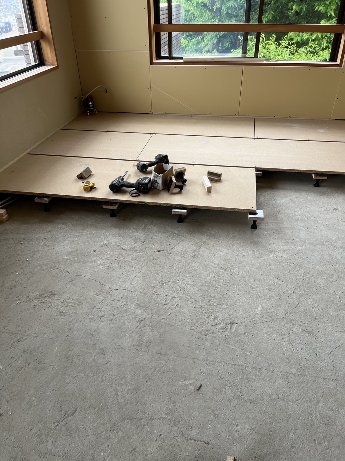 神奈川県秦野市のマンションにて、置床工事を行いました。（乾式二重床）【秀和建工】