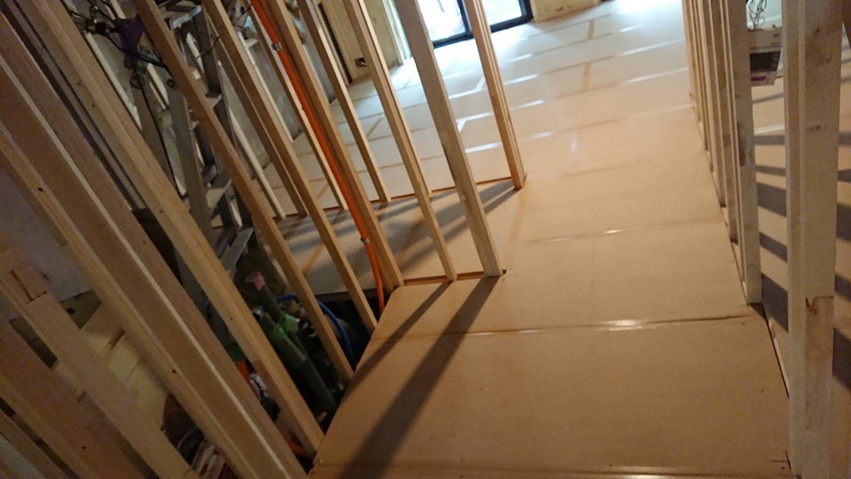 神奈川県川崎市宮前区にあるマンションにて、置床工事を行いました。（乾式二重床）【秀和建工】