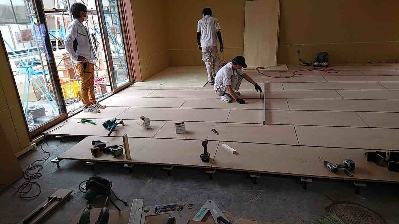 東京都国立市にて、新築工事に伴う置床工事を行いました。（乾式二重床、ラワン構造用合板12ｍｍ）【秀和建工】