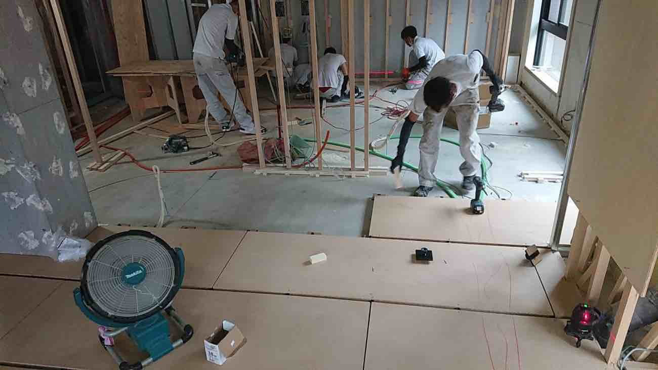 東京都文京区のマンションにて、置床工事を行いました。（乾式二重床、針葉樹構造用合板、ラワン構造用合板）【秀和建工】