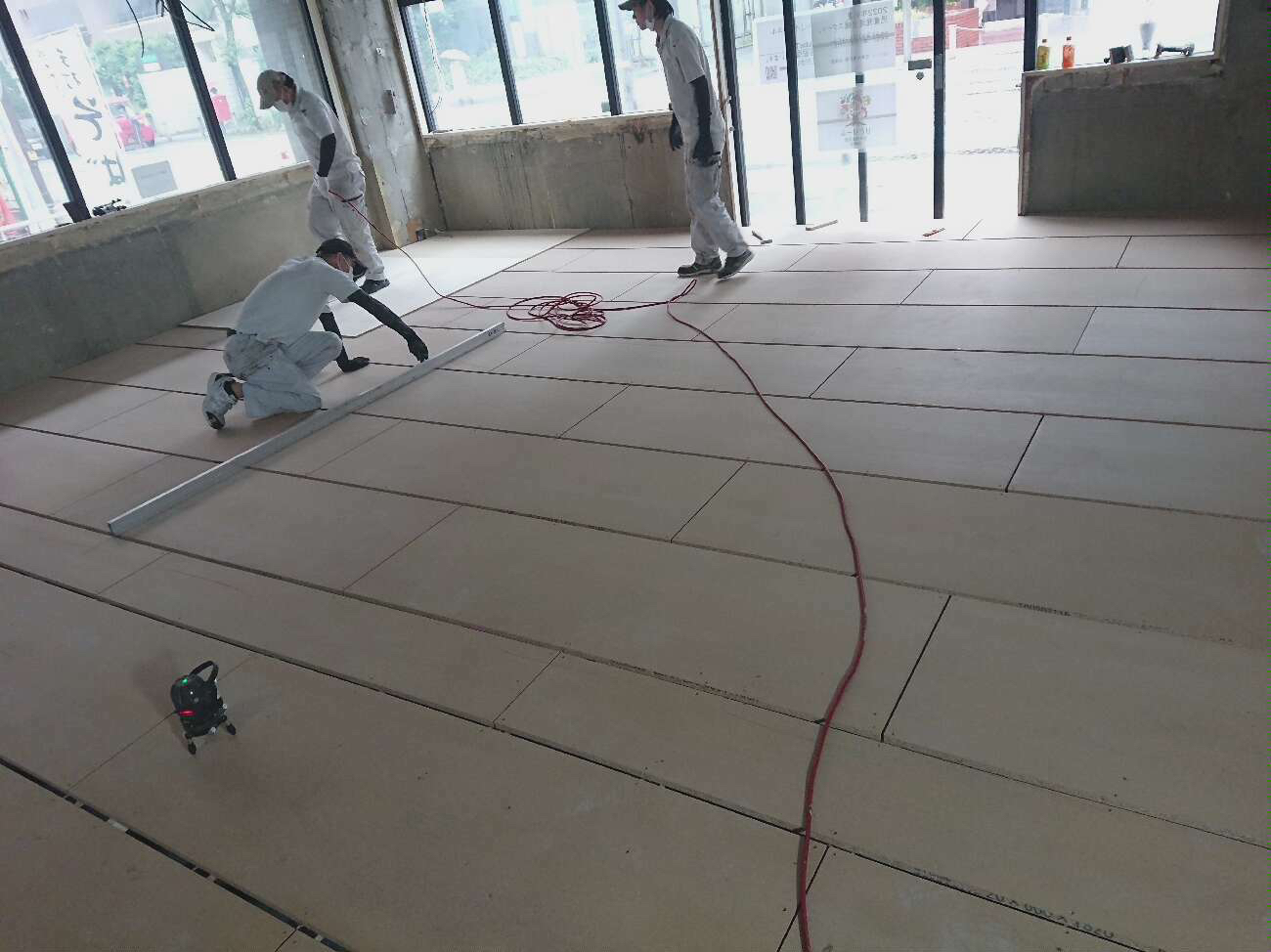 神奈川県相模原市中央区の施設にて改修工事に伴う床・壁・天井・軽天・PB 一括請負工事を行いました。【秀和建工】