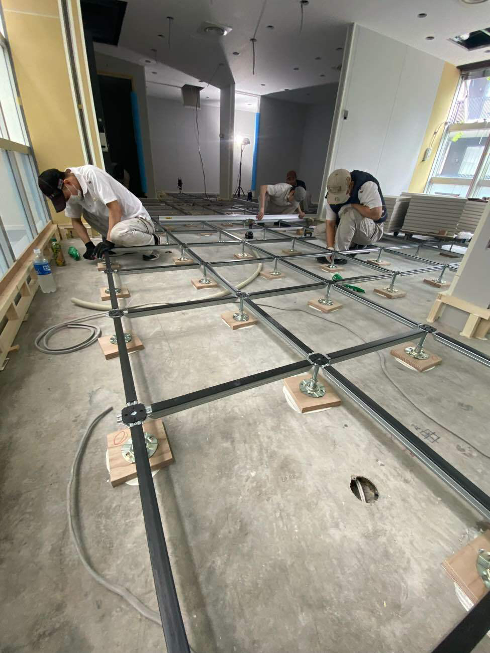 東京都千代田区のビルにて、改修工事に伴う置床工事を行いました。（OAフロア）【秀和建工】