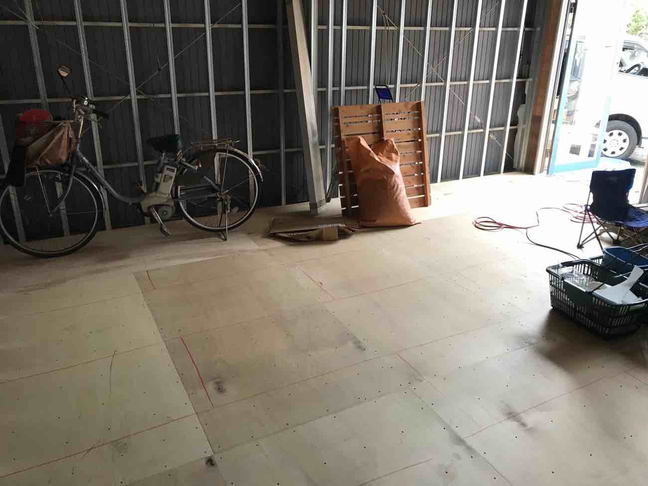 神奈川県横浜市神奈川区にて、事務所新設工事に伴う置床工事を行いました。（乾式二重床）【秀和建工】