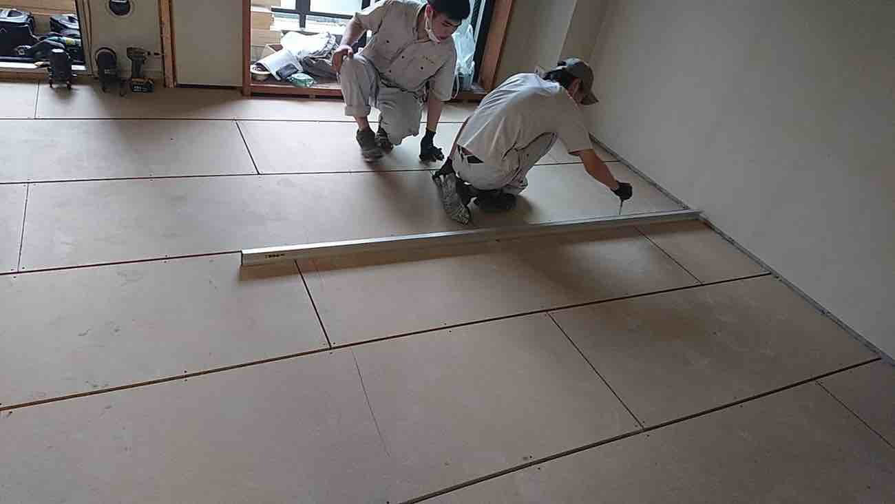 神奈川県横浜市保土ヶ谷区のマンションにて、１day置床工事を行いました。（乾式二重床）【秀和建工】