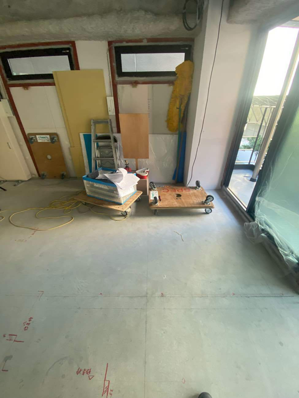 東京都中央区のビルテナントにて置床工事を行いました。（フクビ化学工業フリーフロアCP-F）【秀和建工】