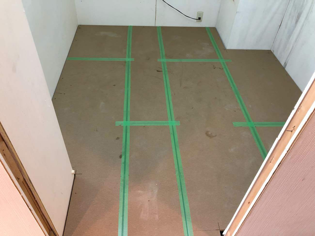 東京都足立区のマンションにて、置床工事を行いました。（乾式二重床）【秀和建工】