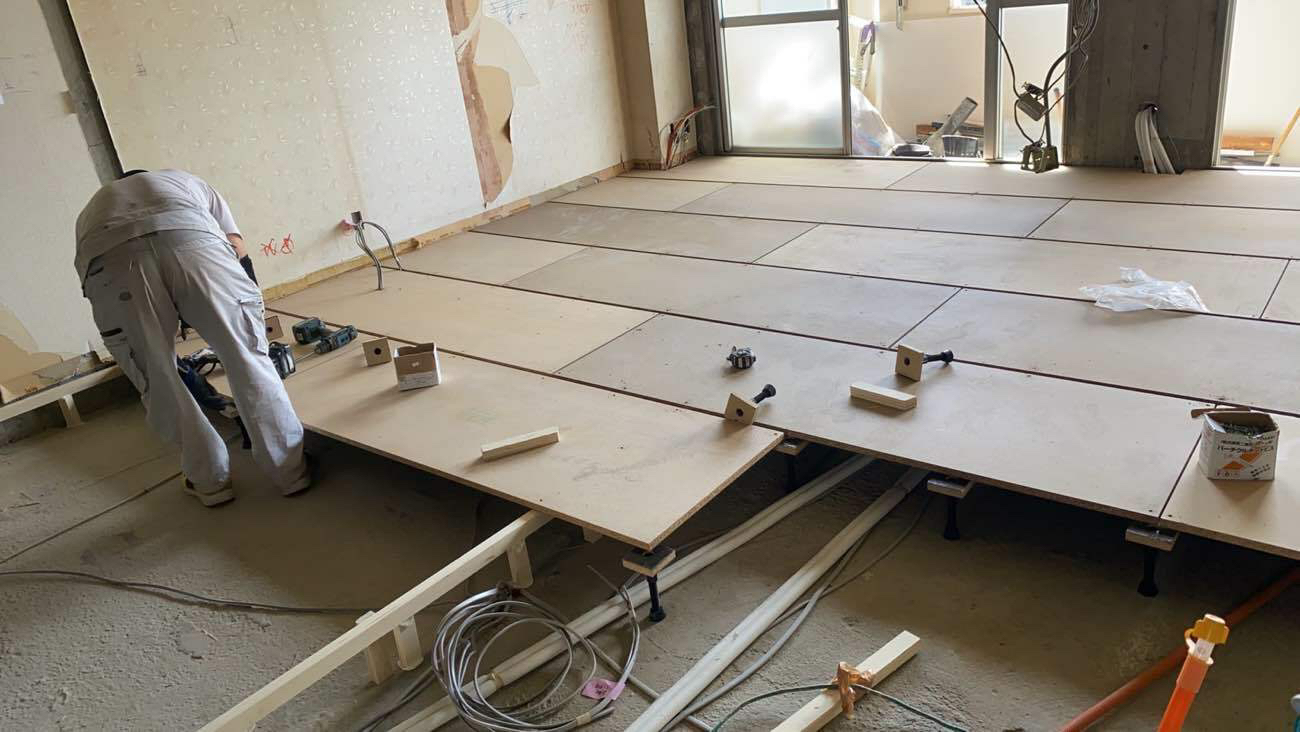 東京都世田谷区のマンションにて、1day置床工事を行いました。（フリーフロアCP）【秀和建工】
