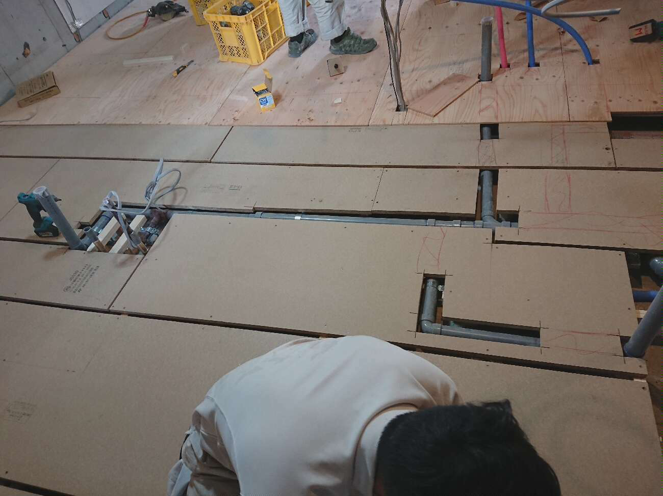 東京都目黒区のマンションにて、置床工事を行いました。（フリーフロアCP）【秀和建工】