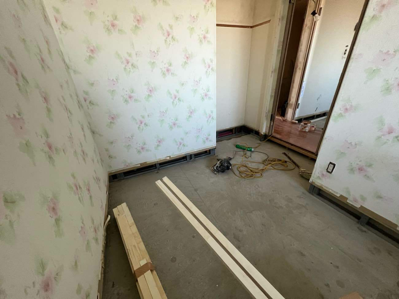 埼玉県草加市のマンションにて、置床工事を行いました。（フリーフロアCP）【秀和建工】