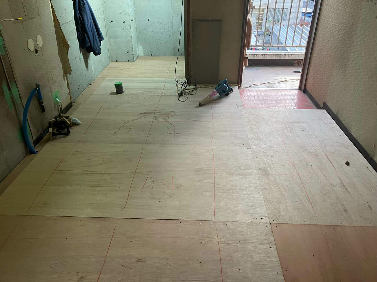 東京都渋谷区のマンションにて、置床工事を行いました。（フリーフロアCP）【秀和建工】