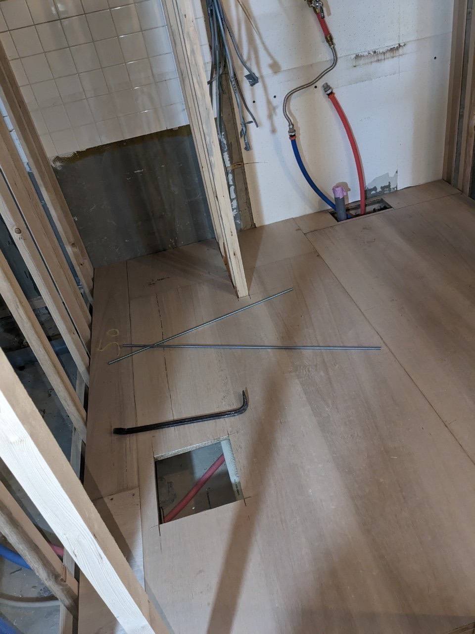 神奈川県横浜市都筑区のマンションにて、置床工事を行いました。（フリーフロアCP）【秀和建工】