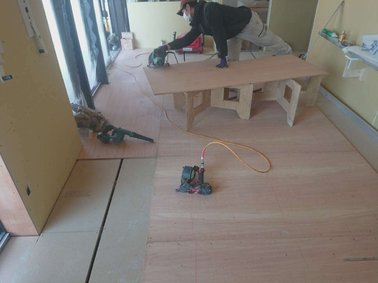 東京都大田区の戸建て住宅にて、置床工事を行いました。（フリーフロアEP）【秀和建工】