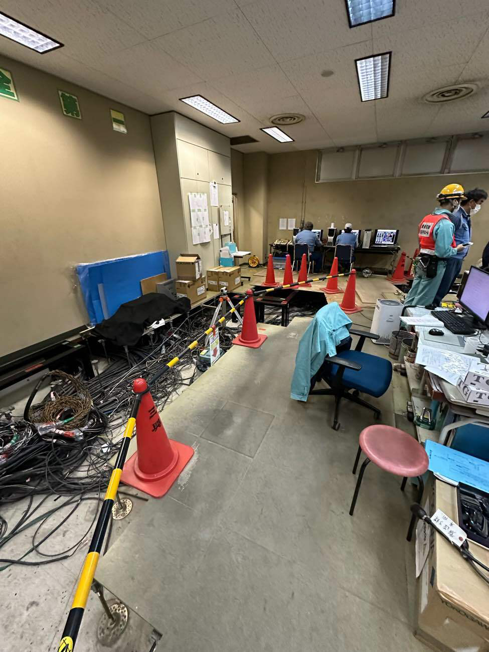神奈川県川崎市のオフィスにて、コンピューター制御室のＯＡ補修工事を行いました。【秀和建工】