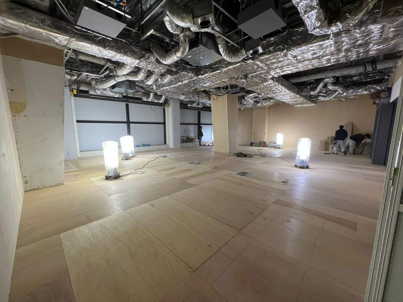 東京都千代田区のオフィスにて、置床工事を行いました。（フリーフロアCP）【秀和建工】