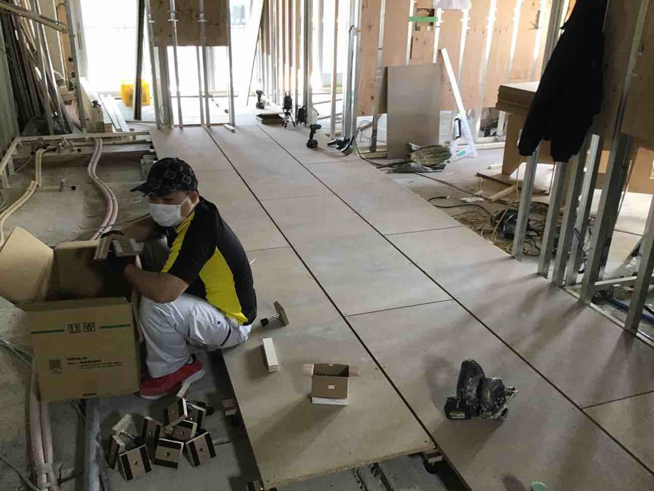 東京都八王子市のマンションにて、置床工事を行いました。（フクビ化学工業）【秀和建工】
