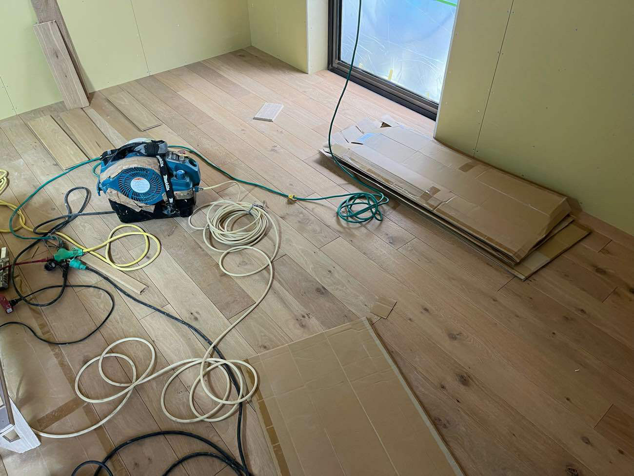 神奈川県鎌倉市の戸建住宅にて、新築工事に伴う置床工事を行いました。（乾式二重床）【秀和建工】