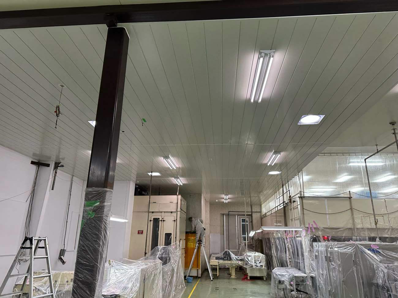 神奈川県茅ケ崎市の工場にて、天井の改修工事を行いました。（フクビ化学工業マルチスパン）【秀和建工】