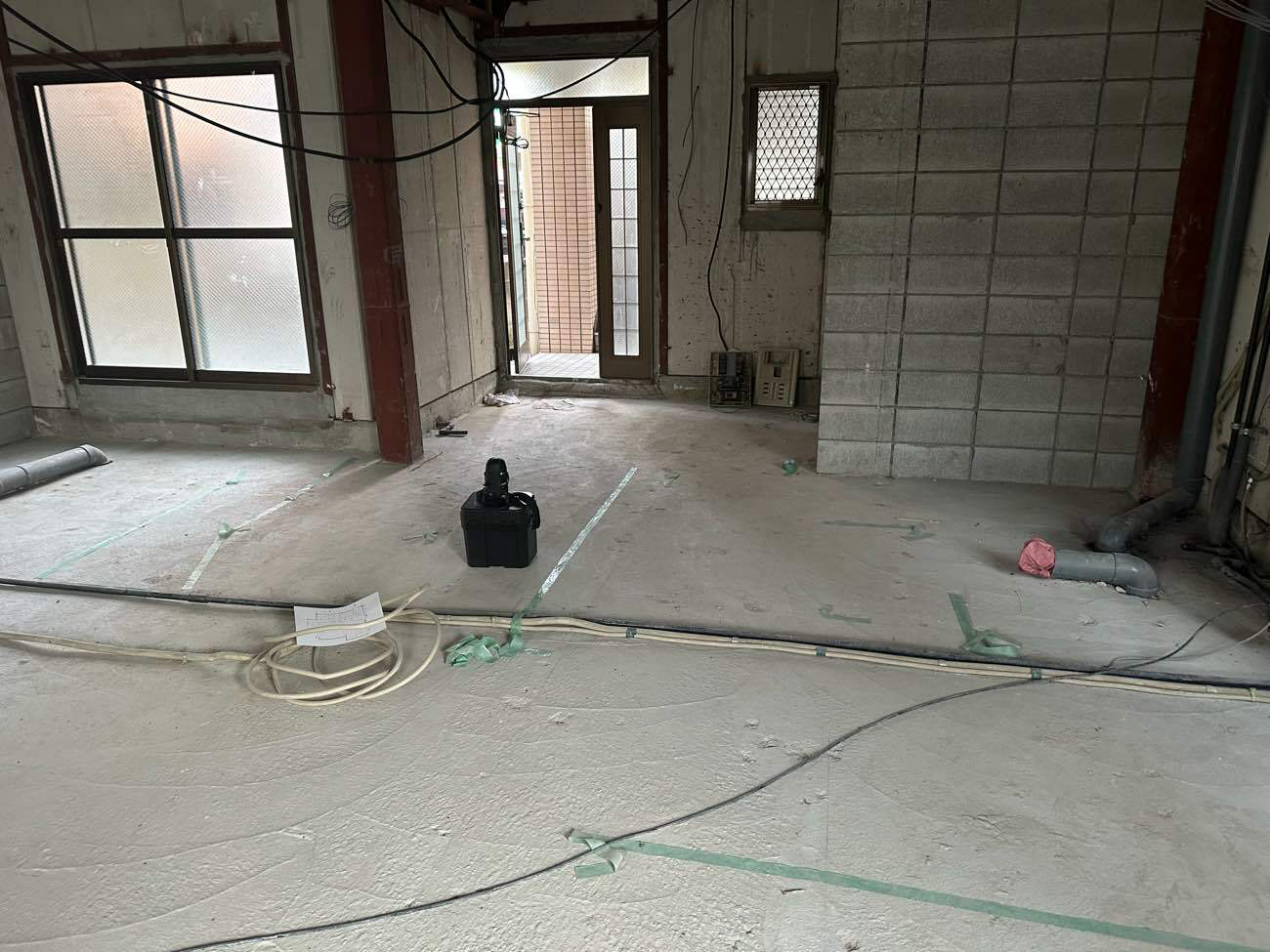 神奈川県川崎市中原区のマンションにて、改修工事に伴う１day置床工事を行いました。（乾式二重床）【秀和建工】