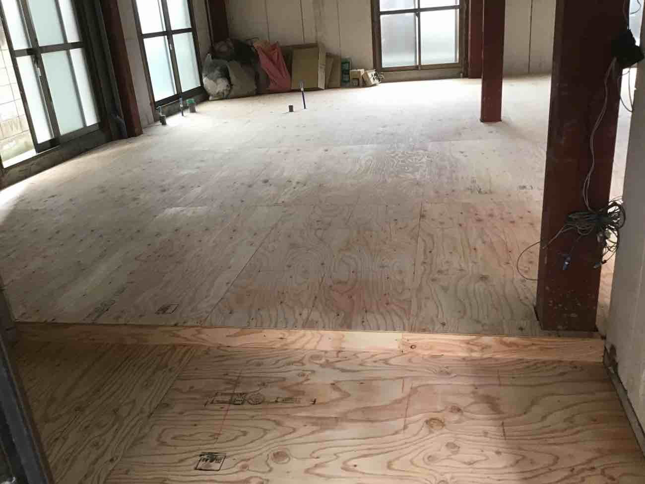 神奈川県川崎市中原区のマンションにて、改修工事に伴う１day置床工事を行いました。（乾式二重床）【秀和建工】