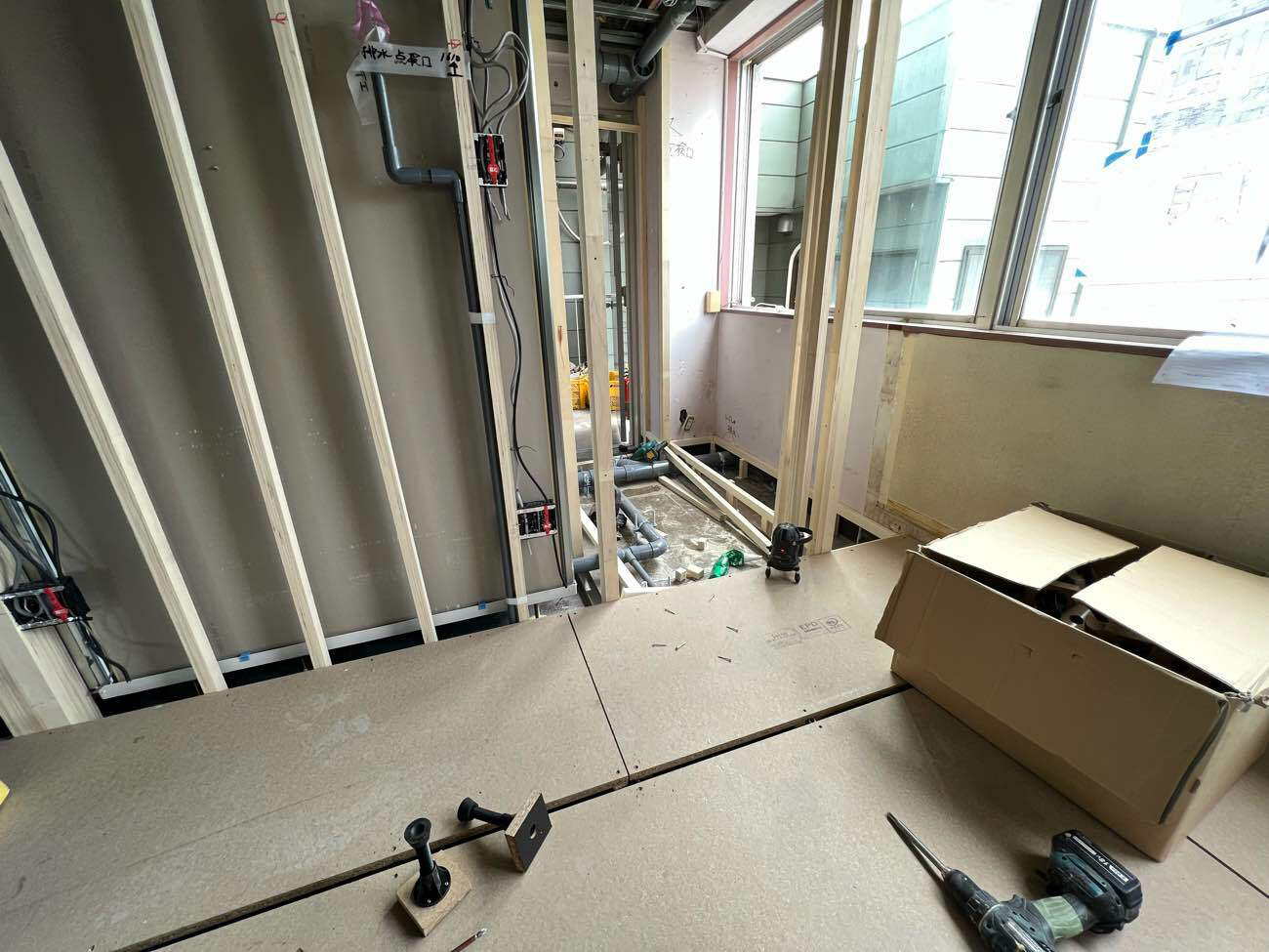 埼玉県蕨市のオフィスにて、置床工事を行いました。（フリーフロアCP）【秀和建工】