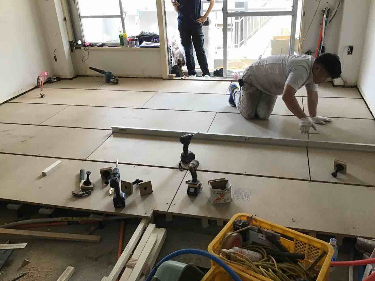 東京都渋谷区のマンションにて、１day置床工事を行いました。（乾式二重床）【秀和建工】