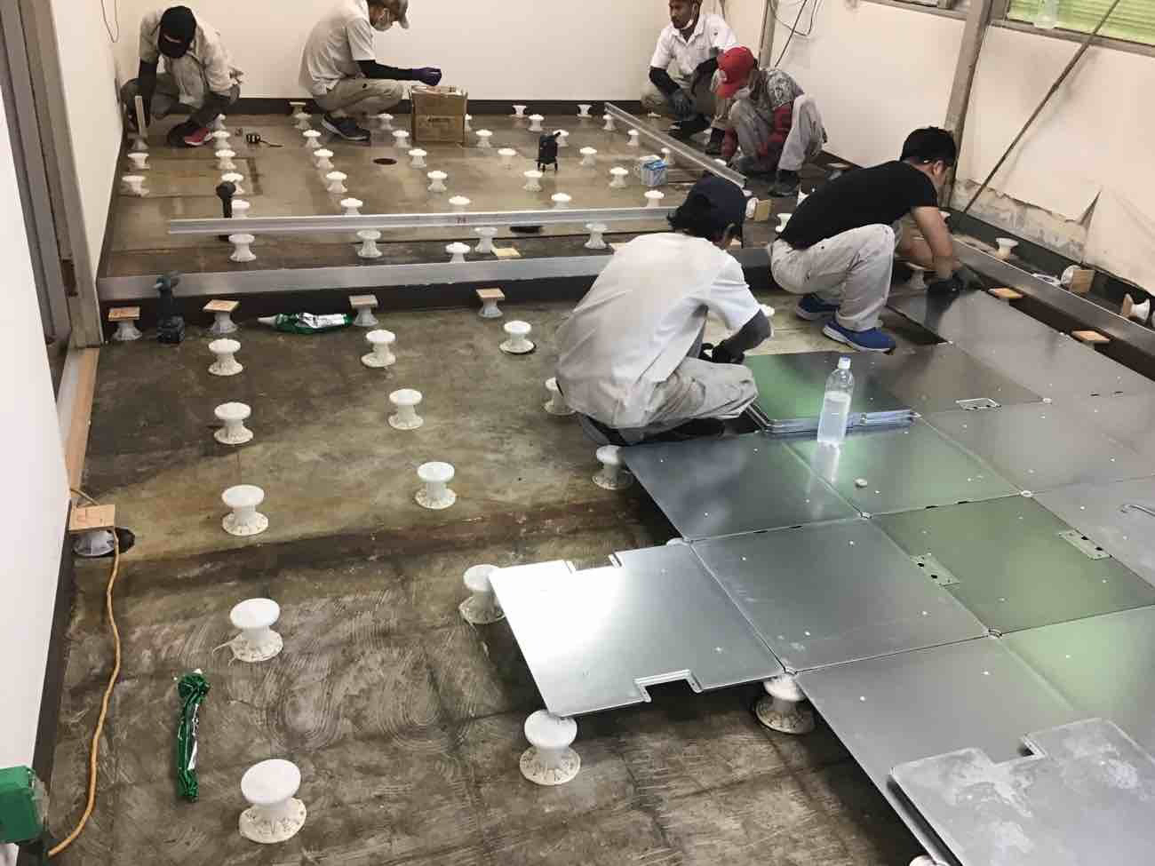 神奈川県川崎市川崎区の工場にて、置床工事を行いました。（フクビ化学工業製調整式OA）【秀和建工】